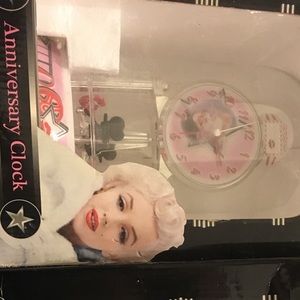 Marilyn Monroe clock